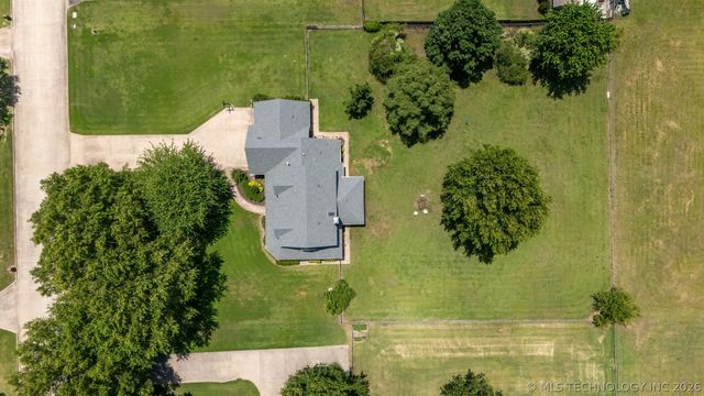 1805 NE Oakridge Drive, Claremore, OK 74017