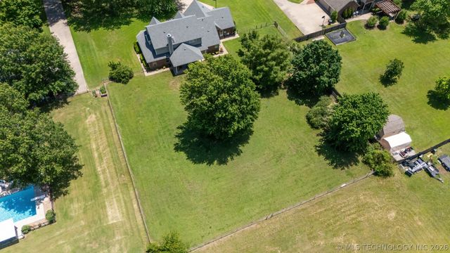 1805 NE Oakridge Drive, Claremore, OK 74017