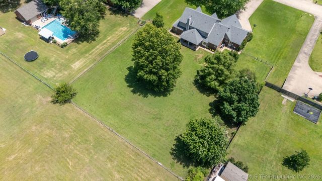 1805 NE Oakridge Drive, Claremore, OK 74017