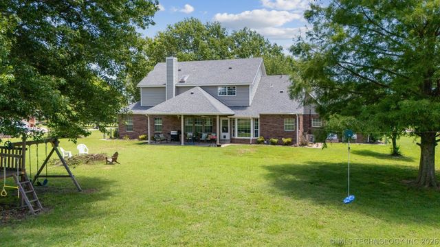 1805 NE Oakridge Drive, Claremore, OK 74017