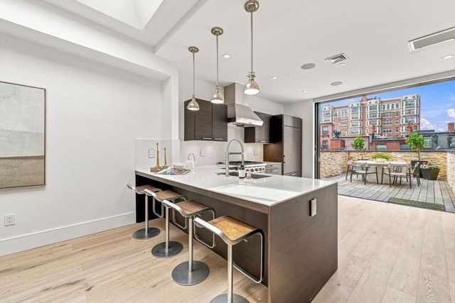 431 Marlborough St PH, Boston, MA 02115