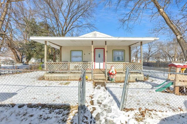 1701 Pine Street, St Joseph, MO 64504