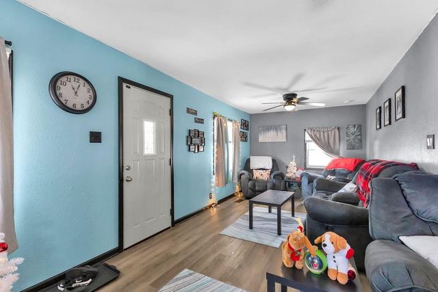 1701 Pine Street, St Joseph, MO 64504