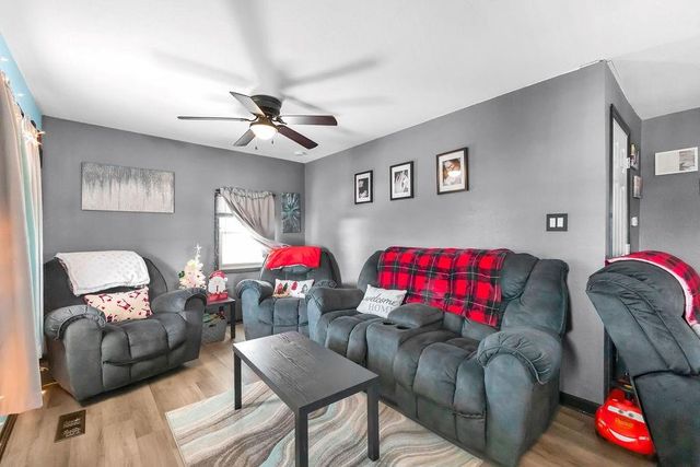 1701 Pine Street, St Joseph, MO 64504