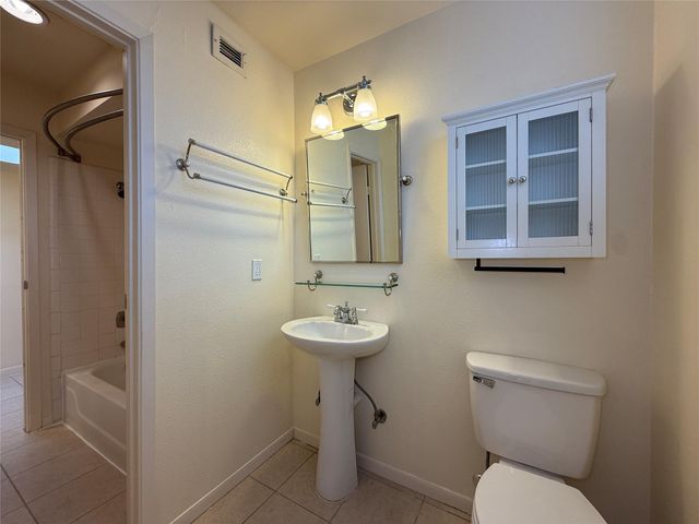 1629 S Kirkwood Road 202, Houston, TX 77077