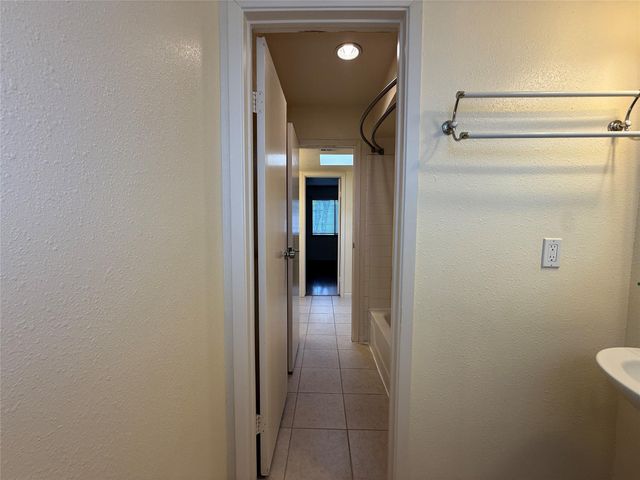 1629 S Kirkwood Road 202, Houston, TX 77077