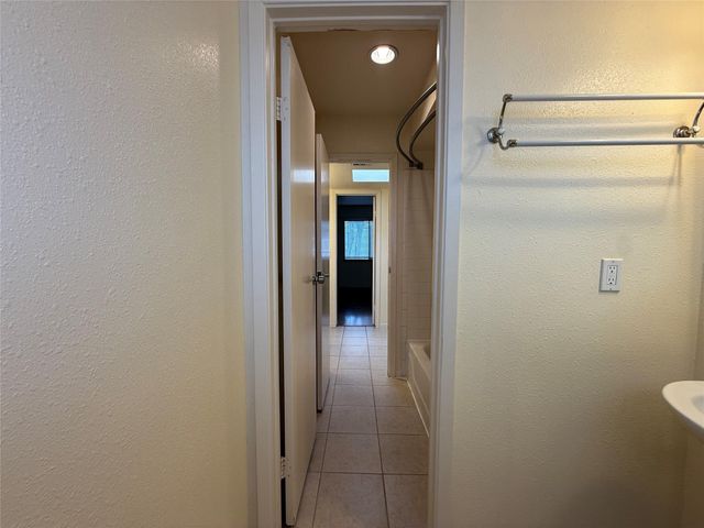 1629 S Kirkwood Road 202, Houston, TX 77077