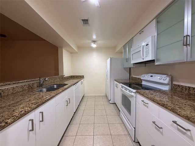 1629 S Kirkwood Road 202, Houston, TX 77077