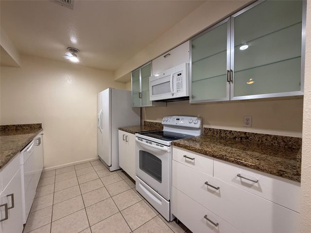 1629 S Kirkwood Road 202, Houston, TX 77077