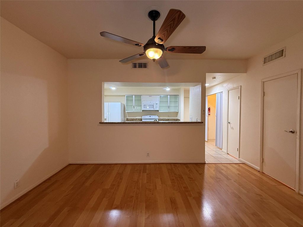 1629 S Kirkwood Road 202, Houston, TX 77077