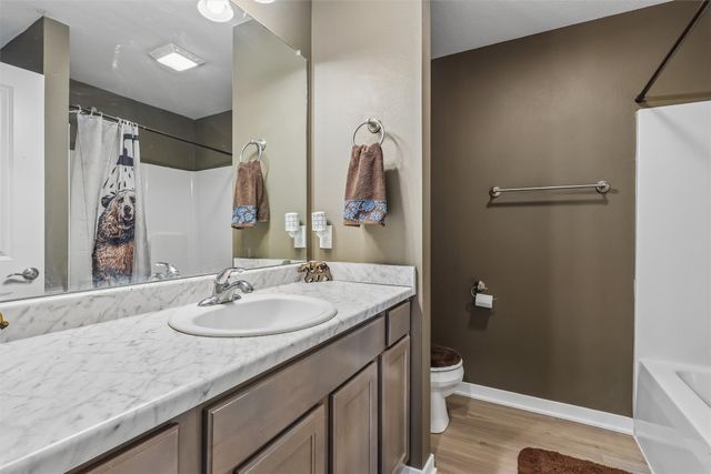 902 E Iowa Avenue, Indianola, IA 50125