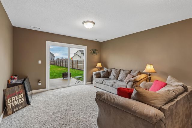 902 E Iowa Avenue, Indianola, IA 50125