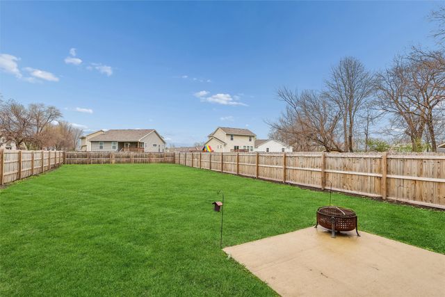 902 E Iowa Avenue, Indianola, IA 50125