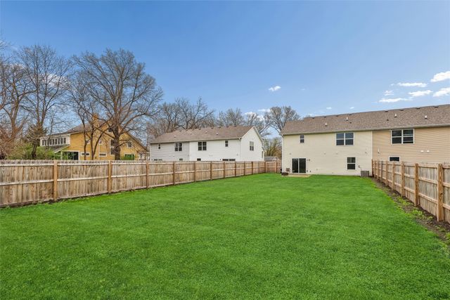 902 E Iowa Avenue, Indianola, IA 50125
