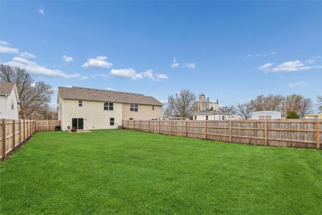 902 E Iowa Avenue, Indianola, IA 50125