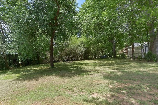 327 Randolph Street, Lone Star, TX 75668