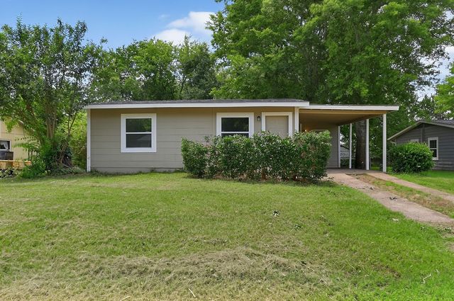 327 Randolph Street, Lone Star, TX 75668