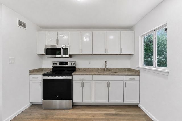 327 Randolph Street, Lone Star, TX 75668