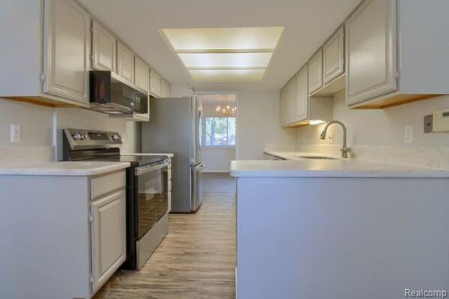 2906 Moon Lake Drive S, West Bloomfield Charter Township, MI 48323