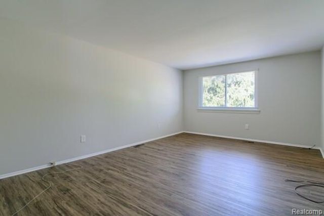 2906 Moon Lake Drive S, West Bloomfield Charter Township, MI 48323