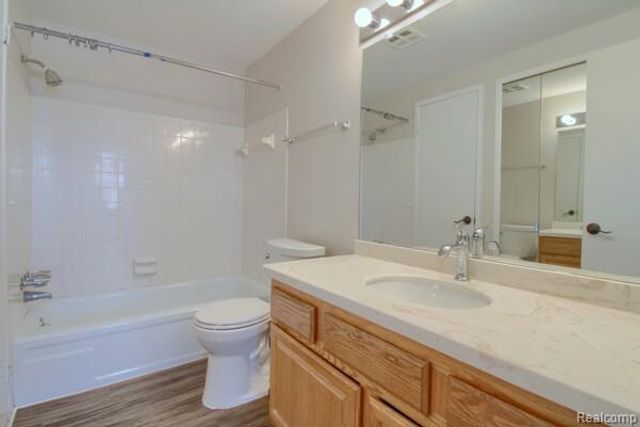 2906 Moon Lake Drive S, West Bloomfield Charter Township, MI 48323