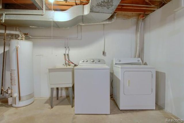 2906 Moon Lake Drive S, West Bloomfield Charter Township, MI 48323