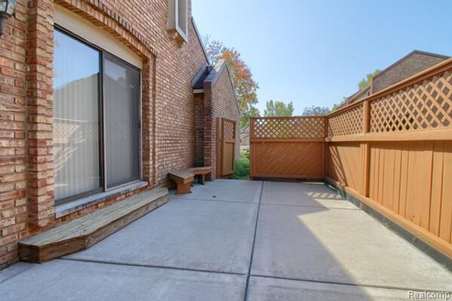 2906 Moon Lake Drive S, West Bloomfield Charter Township, MI 48323