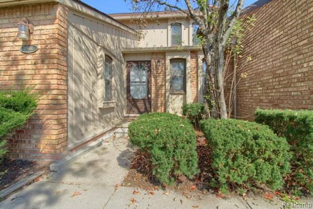 2906 Moon Lake Drive S, West Bloomfield Charter Township, MI 48323