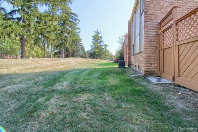 2906 Moon Lake Drive S, West Bloomfield Charter Township, MI 48323