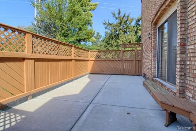 2906 Moon Lake Drive S, West Bloomfield Charter Township, MI 48323