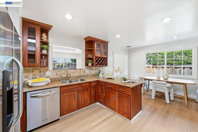 845 Cottonwood Dr, Cupertino, CA 95014