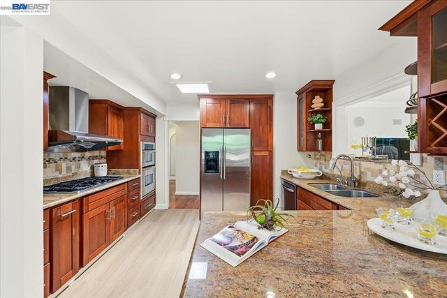 845 Cottonwood Dr, Cupertino, CA 95014