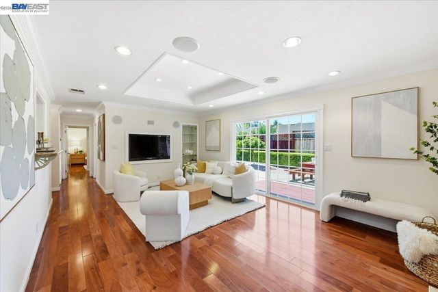 845 Cottonwood Dr, Cupertino, CA 95014
