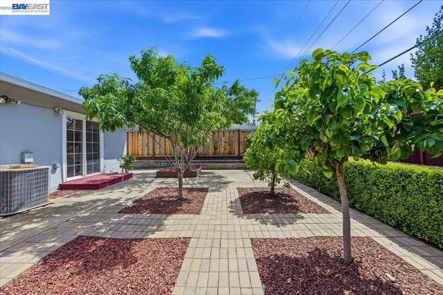 845 Cottonwood Dr, Cupertino, CA 95014
