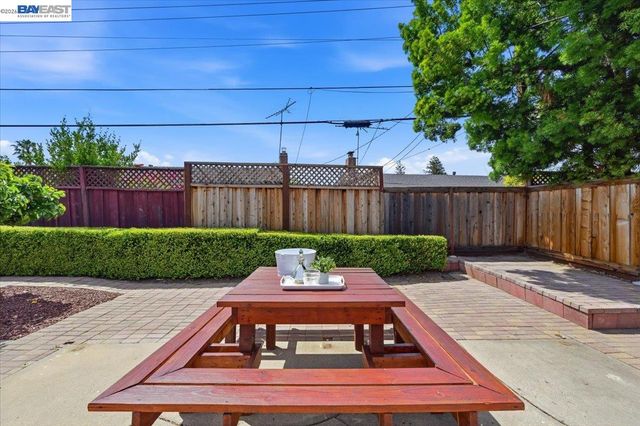 845 Cottonwood Dr, Cupertino, CA 95014