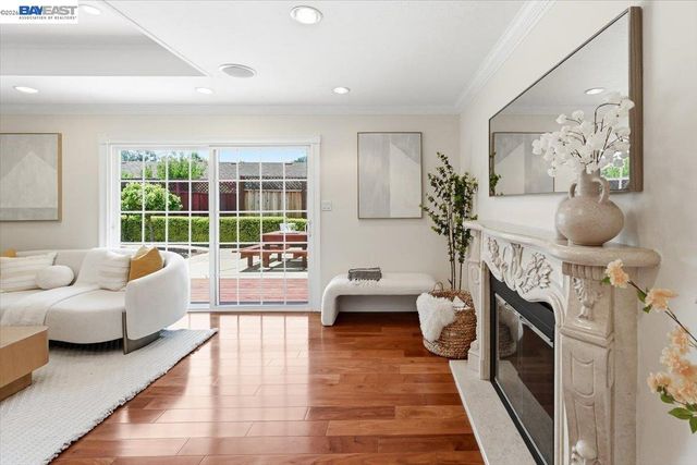 845 Cottonwood Dr, Cupertino, CA 95014