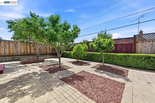 845 Cottonwood Dr, Cupertino, CA 95014