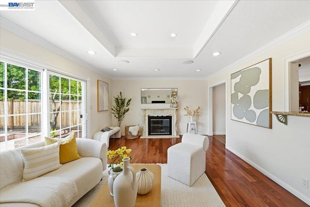 845 Cottonwood Dr, Cupertino, CA 95014
