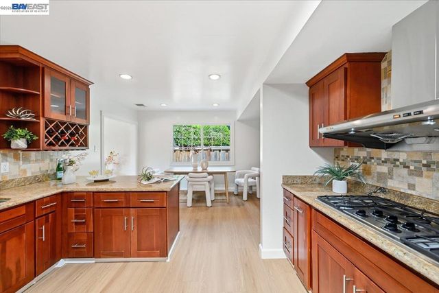 845 Cottonwood Dr, Cupertino, CA 95014