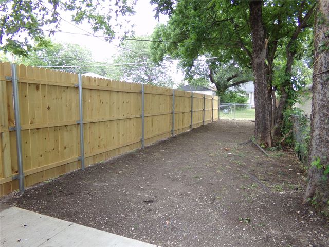2915 Falls Drive, Dallas, TX 75211