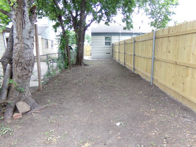 2915 Falls Drive, Dallas, TX 75211