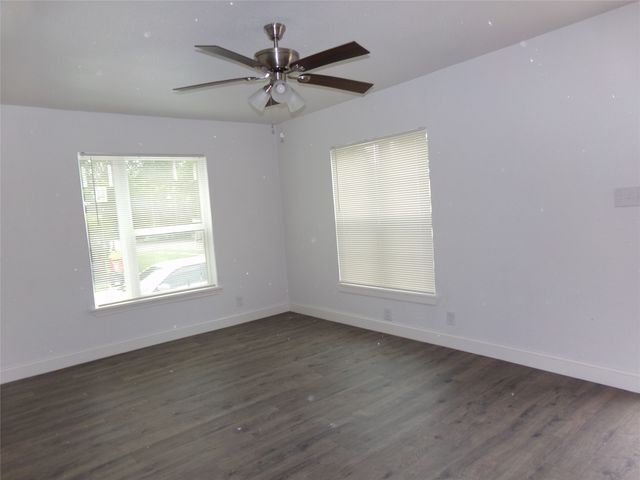 2915 Falls Drive, Dallas, TX 75211
