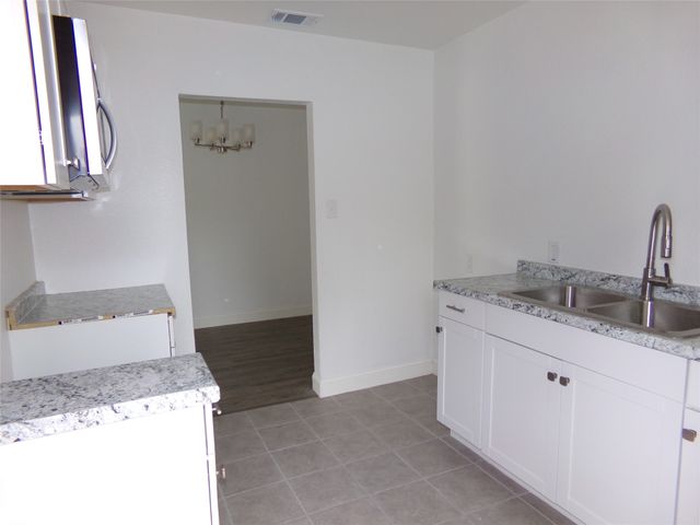 2915 Falls Drive, Dallas, TX 75211