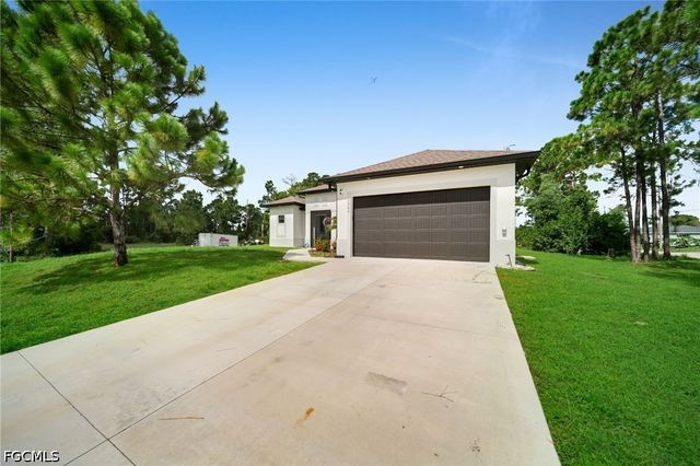 2902 Villa AVE S, Lehigh Acres, FL 33976