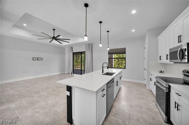 2902 Villa AVE S, Lehigh Acres, FL 33976