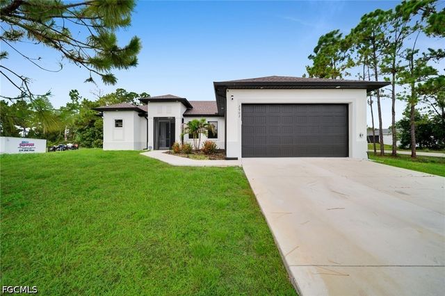 2902 Villa AVE S, Lehigh Acres, FL 33976