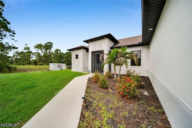 2902 Villa AVE S, Lehigh Acres, FL 33976