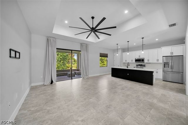 2902 Villa AVE S, Lehigh Acres, FL 33976