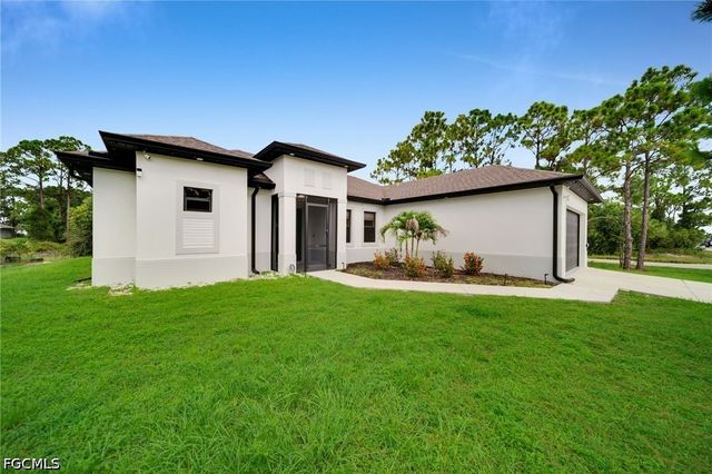 2902 Villa AVE S, Lehigh Acres, FL 33976