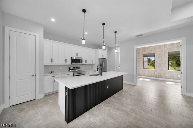 2902 Villa AVE S, Lehigh Acres, FL 33976